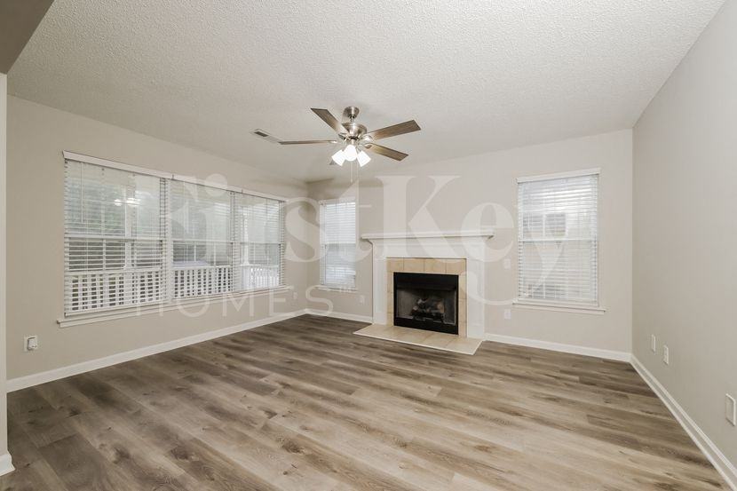 4944 Lighthouse Ct - Photo 2 of 15