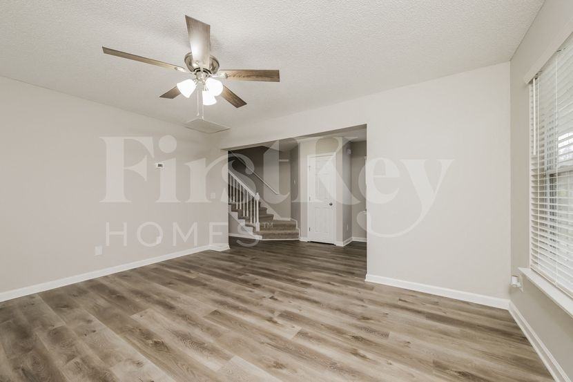 4944 Lighthouse Ct - Photo 3 of 15