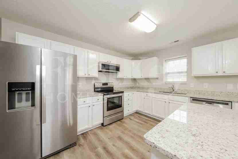 4944 Lighthouse Ct - Photo 6 of 15