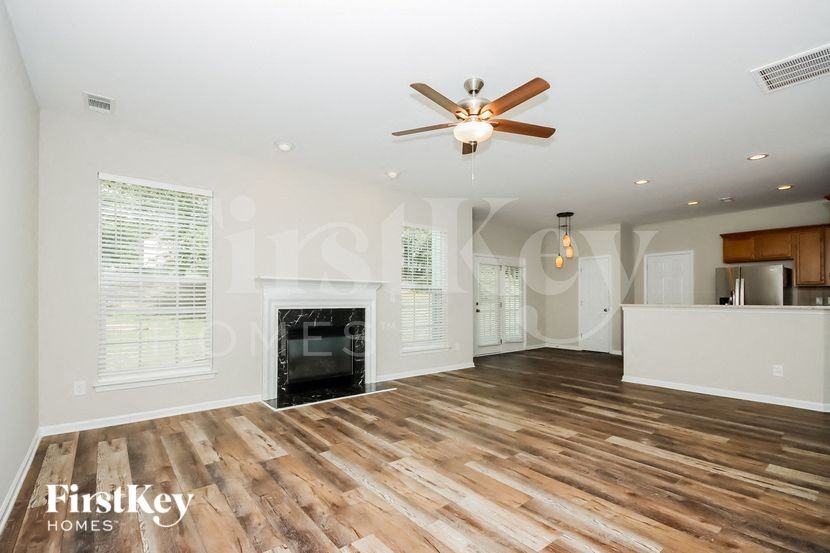 105 Meandering Way Ln - Photo 3 of 15