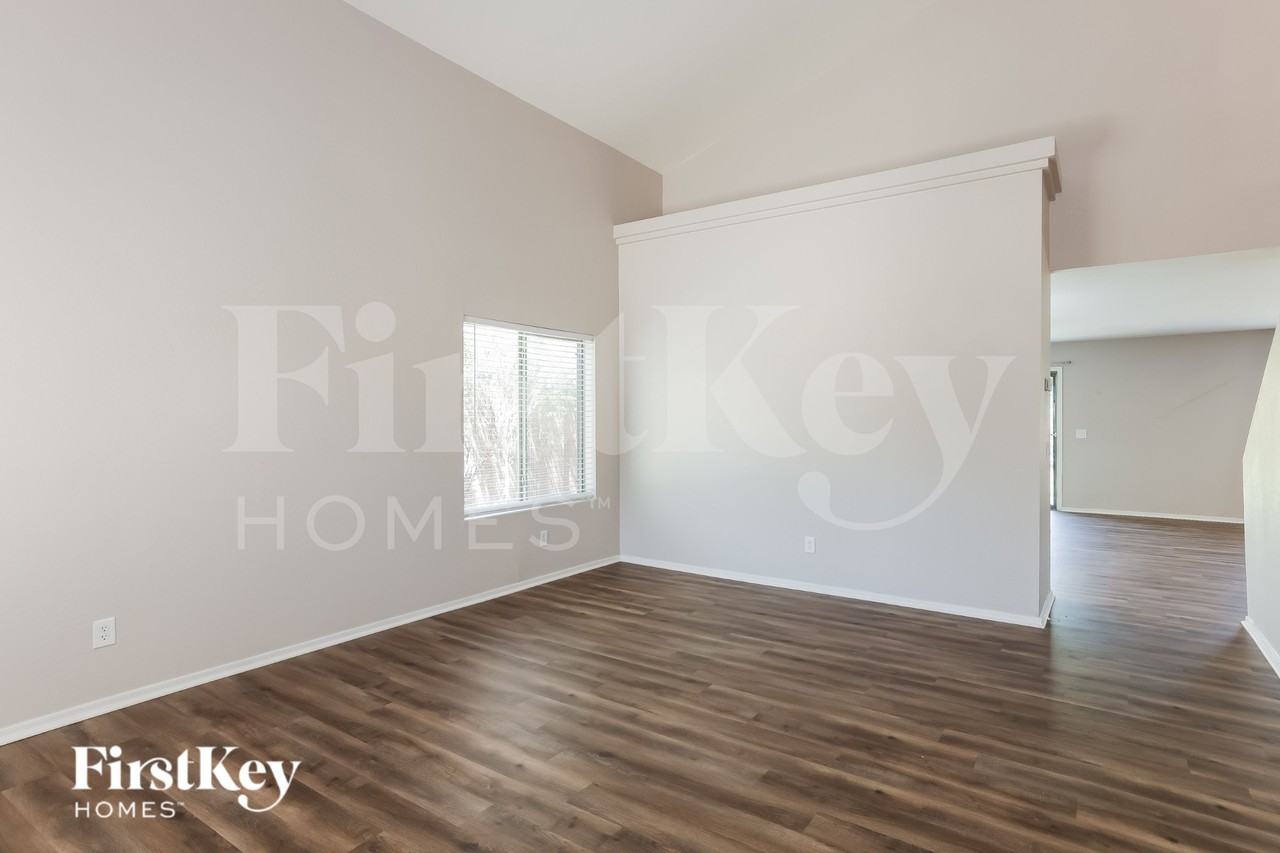 5570 E Flowing Spg - Photo 3 of 15