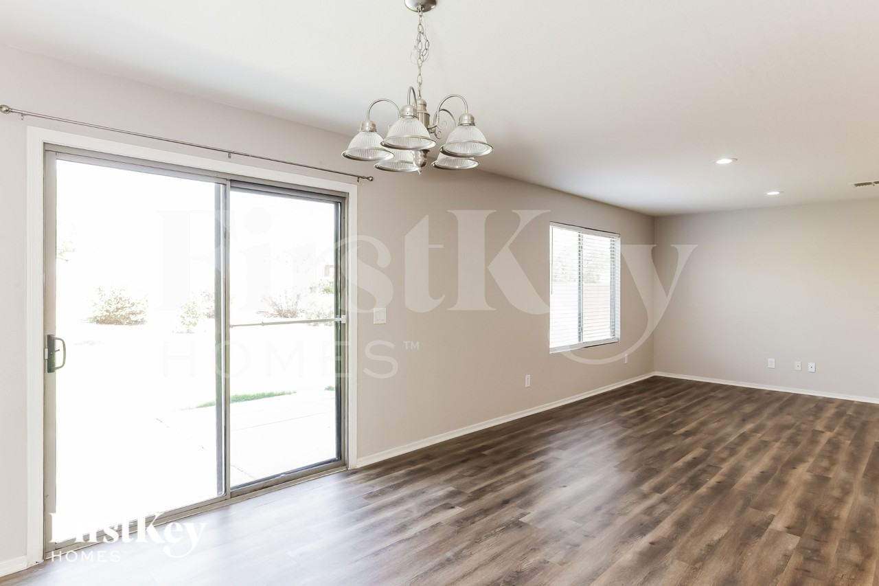 5570 E Flowing Spg - Photo 4 of 15