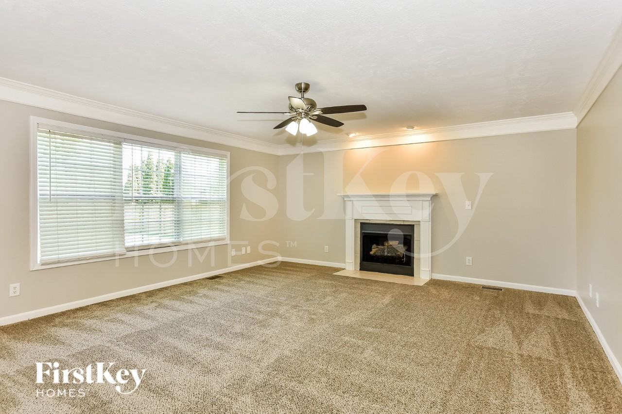 1161 Castlewood Dr - Photo 3 of 18