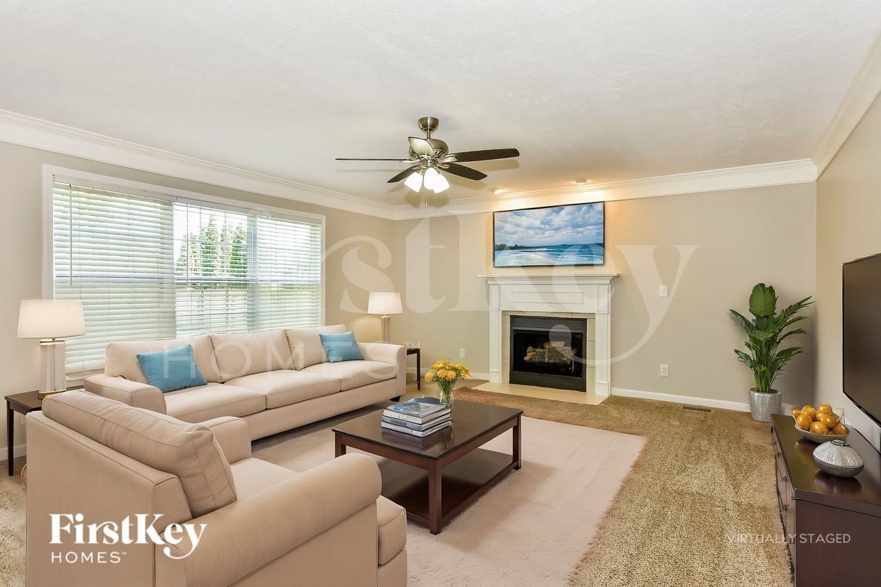 1161 Castlewood Dr - Photo 4 of 18