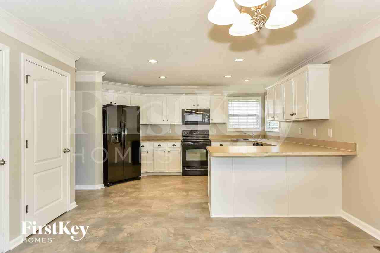 1161 Castlewood Dr - Photo 6 of 18