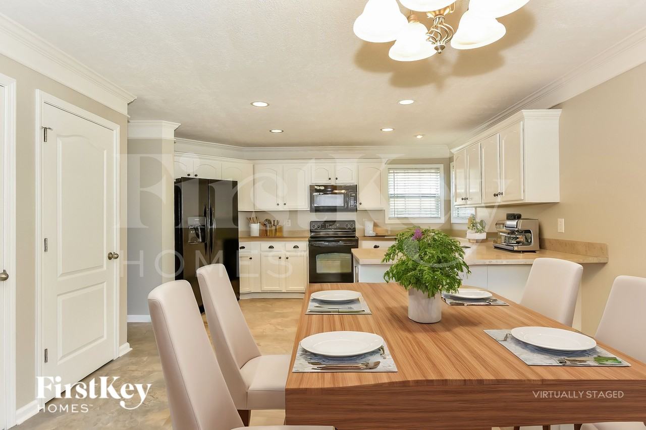 1161 Castlewood Dr - Photo 7 of 18