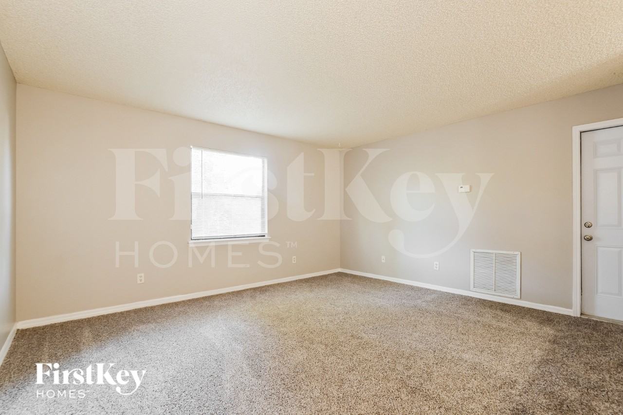 2175 Carriage Pointe Loop - Photo 6 of 16