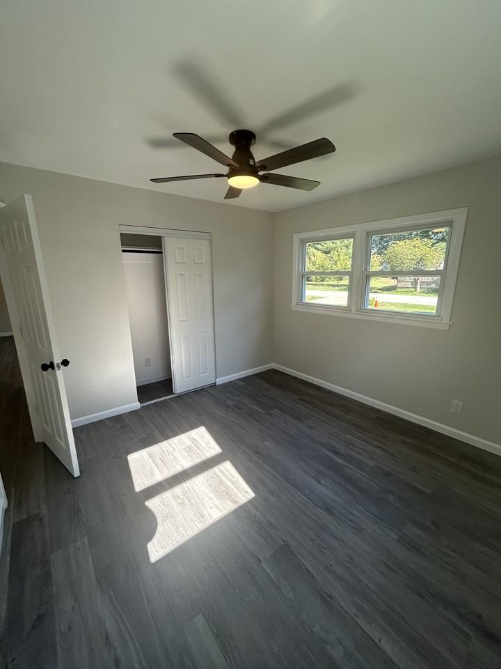 9404 Omar Khayyam Blvd - Photo 4 of 10