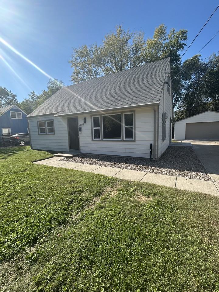 9404 Omar Khayyam Blvd - Photo 5 of 10