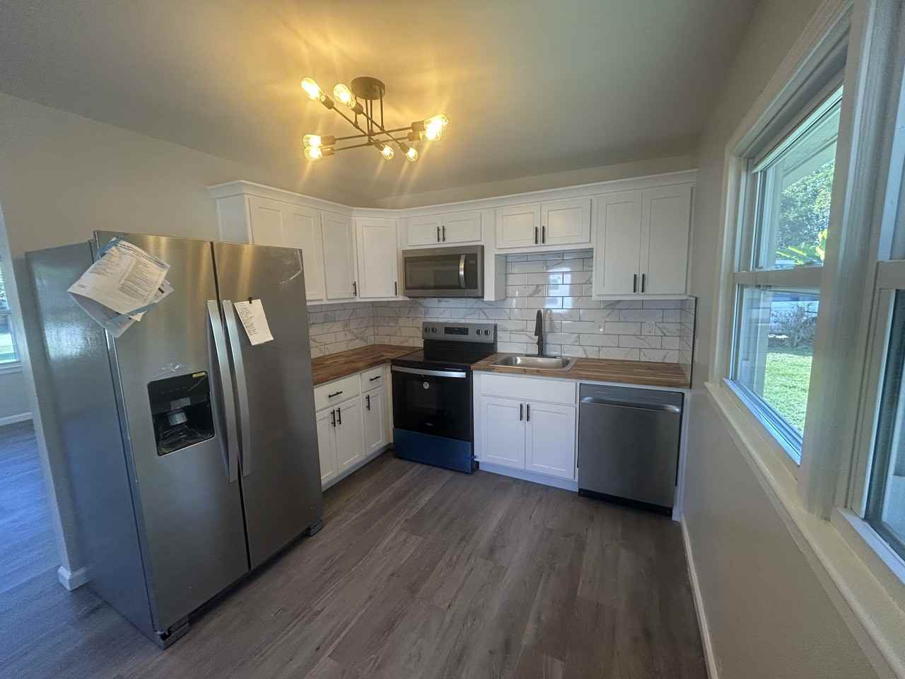 9404 Omar Khayyam Blvd - Photo 7 of 10