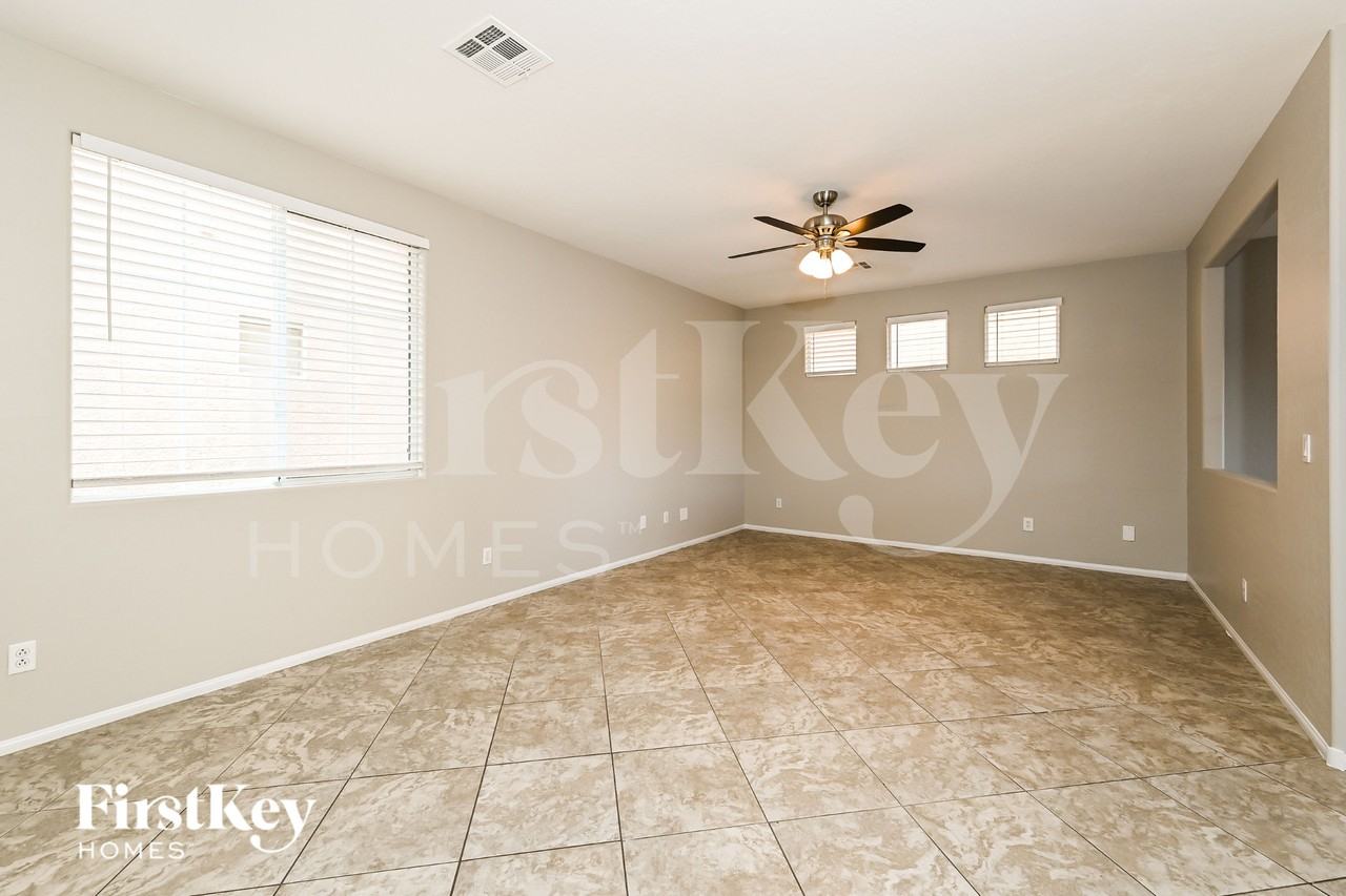 8324 Mokena Ave - Photo 3 of 15