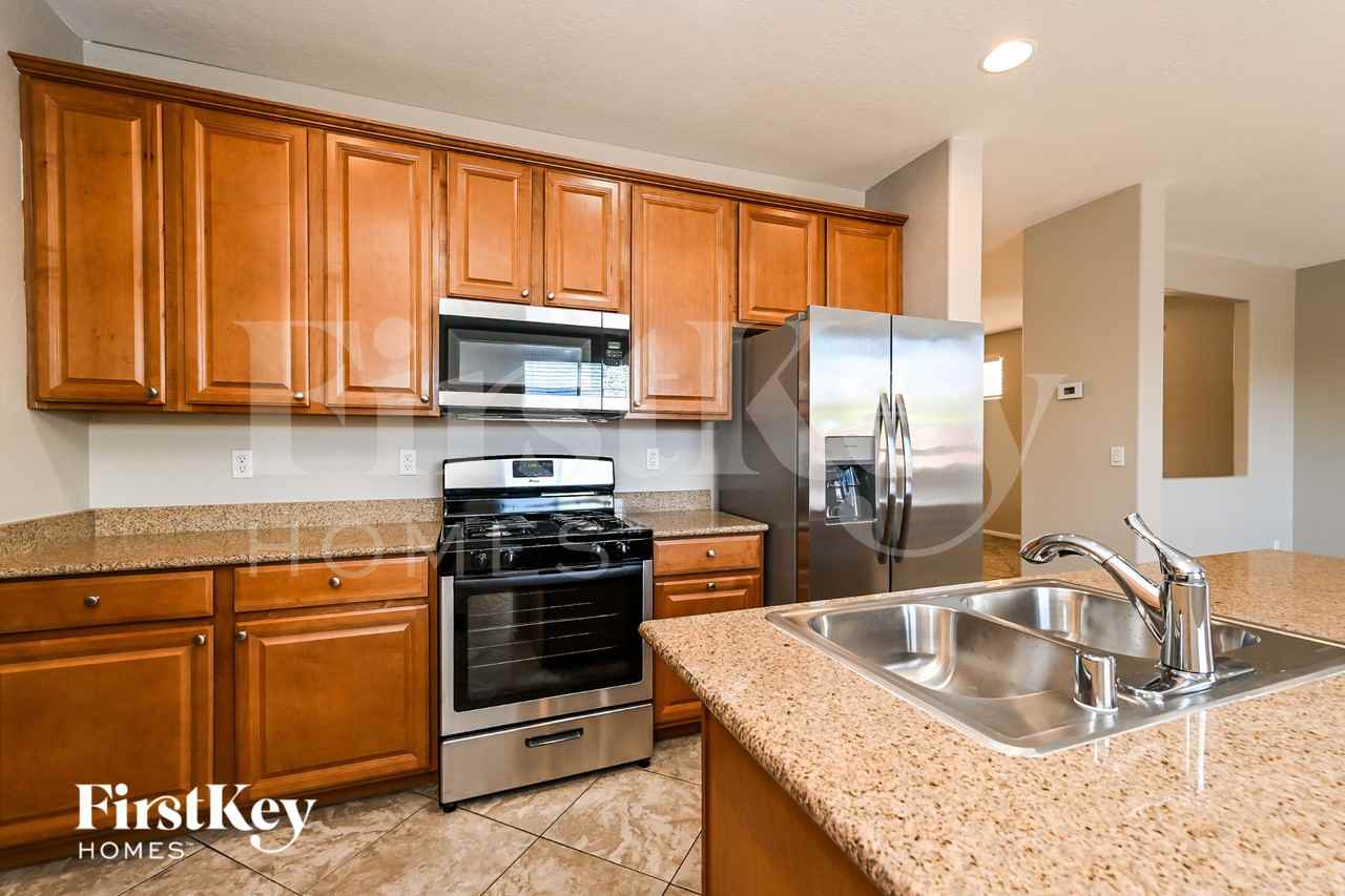 8324 Mokena Ave - Photo 5 of 15