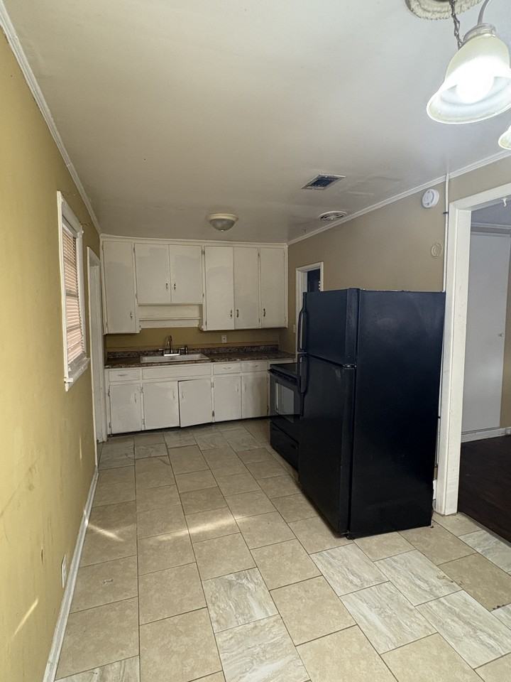 622 6th St - Photo 5 of 10