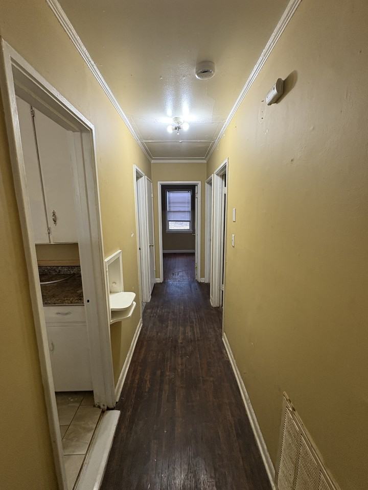 622 6th St - Photo 6 of 10