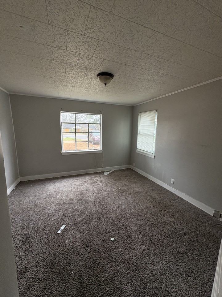 3963 S Court St - Photo 4 of 9