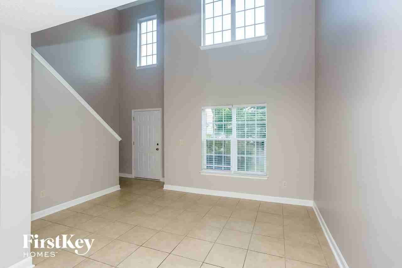 2192 Mallard Pointe Dr - Photo 4 of 15