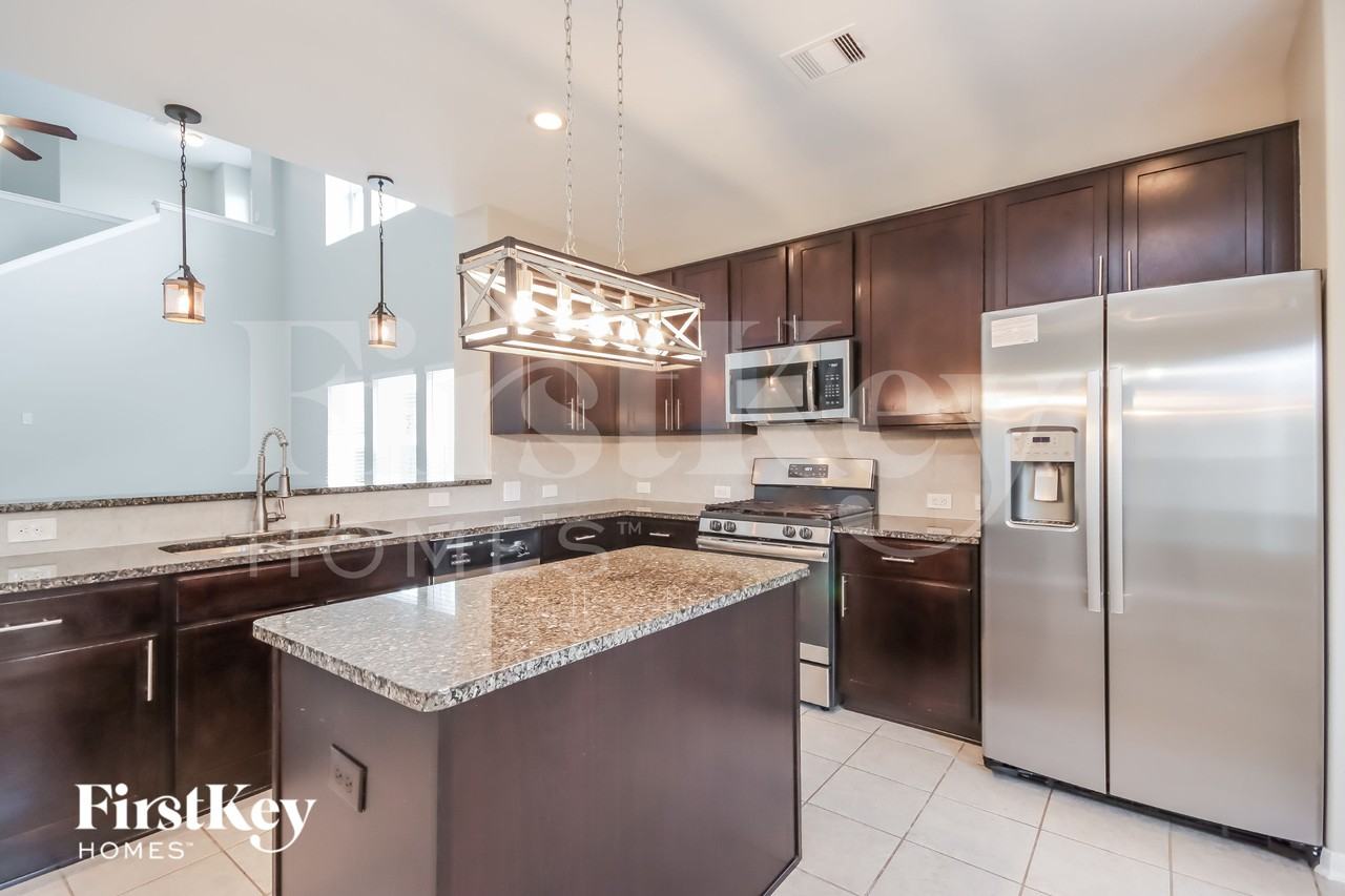 10002 Chase Ct - Photo 6 of 15