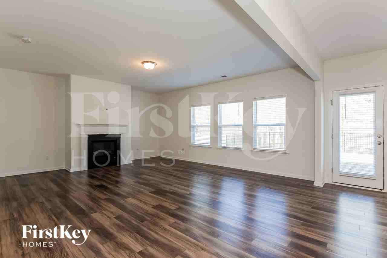 5521 Begonia St - Photo 2 of 15