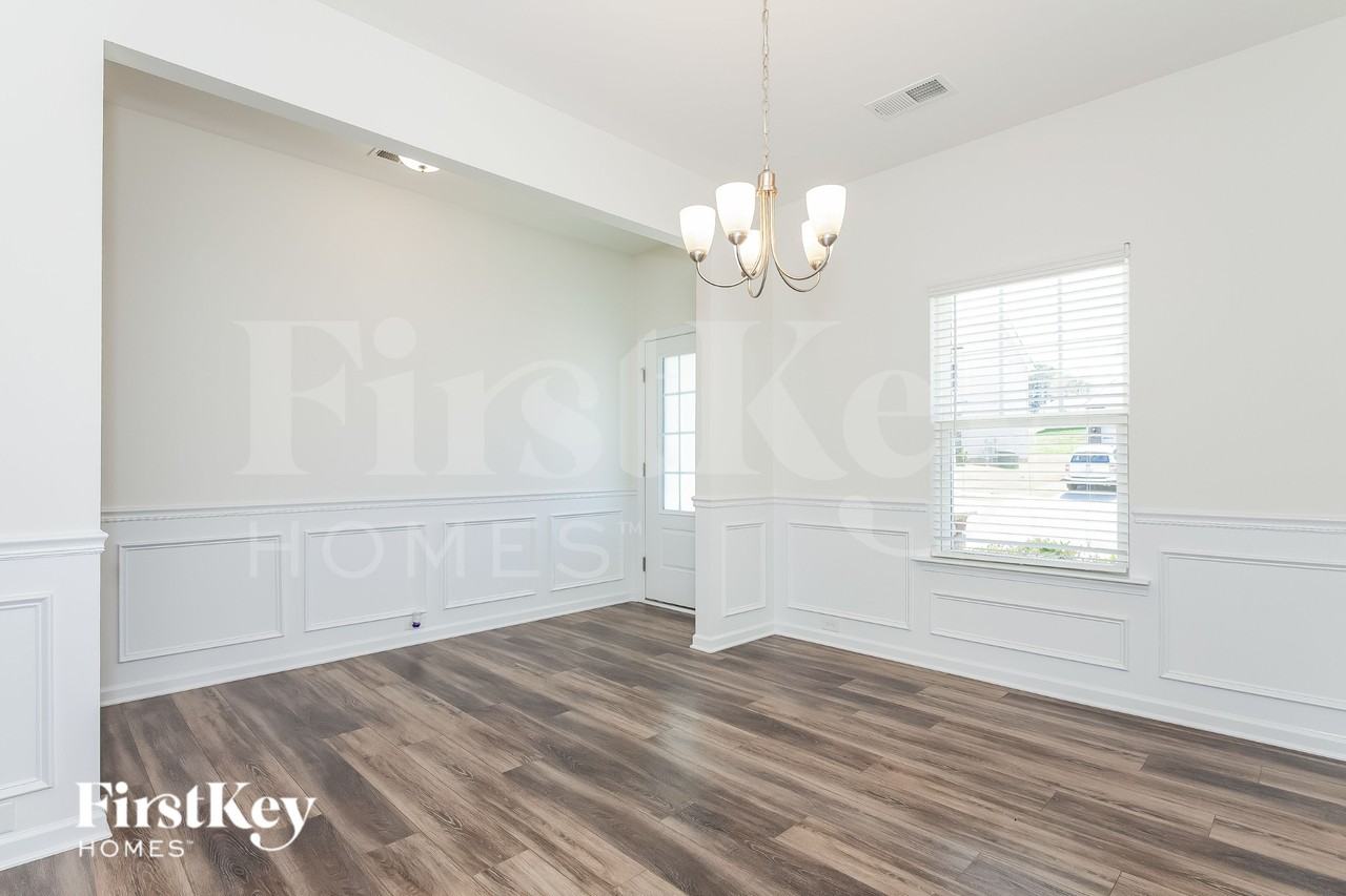 5521 Begonia St - Photo 4 of 15