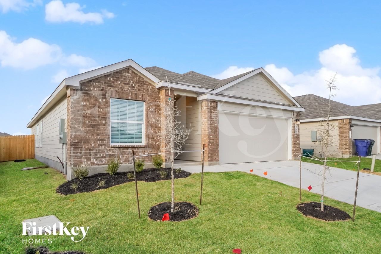 2704 La Mundial St - Photo 2 of 15