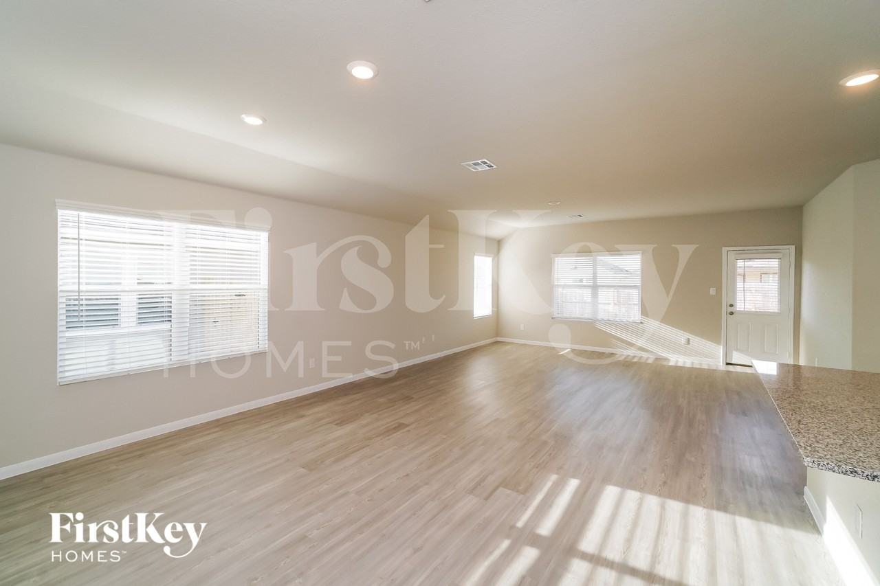 2704 La Mundial St - Photo 3 of 15