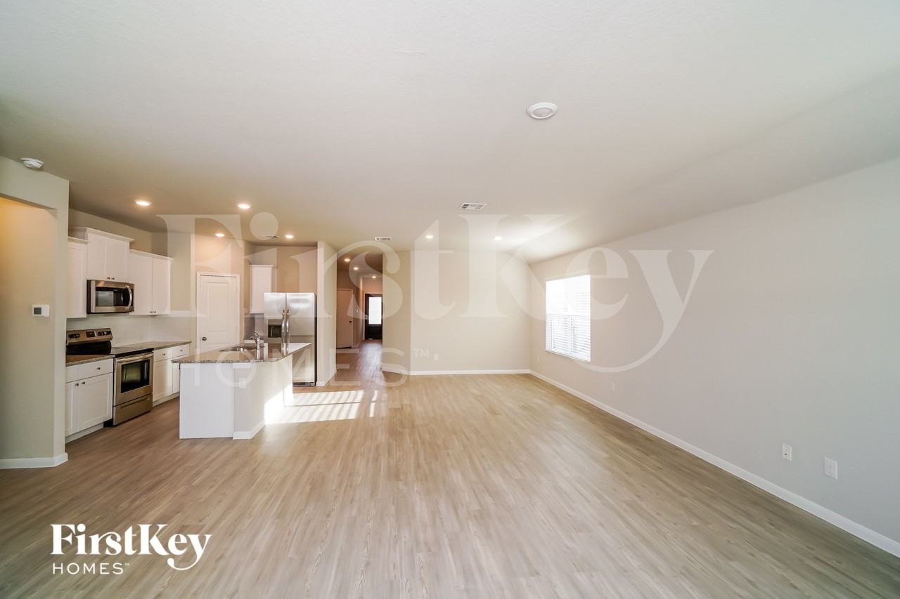 2704 La Mundial St - Photo 4 of 15