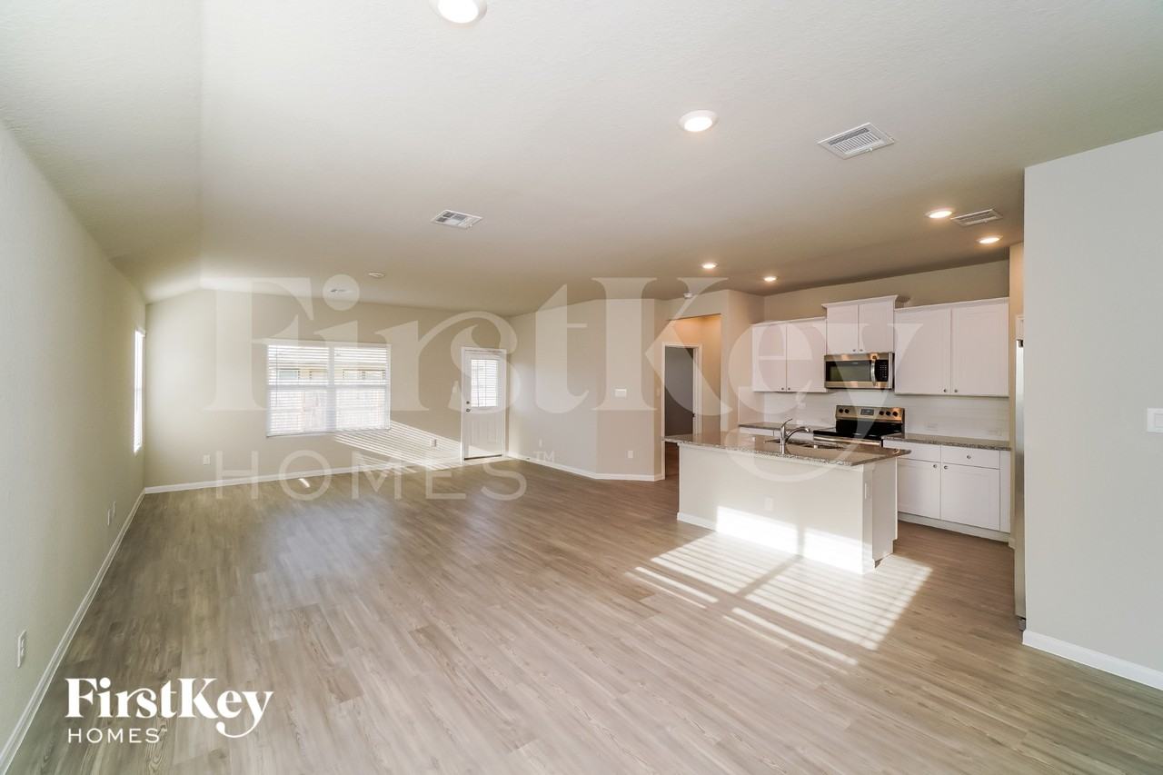 2704 La Mundial St - Photo 5 of 15