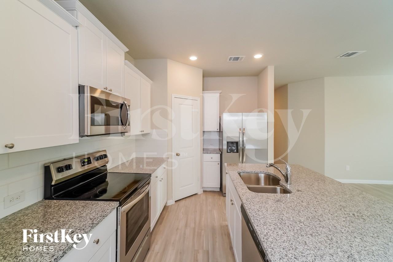 2704 La Mundial St - Photo 6 of 15