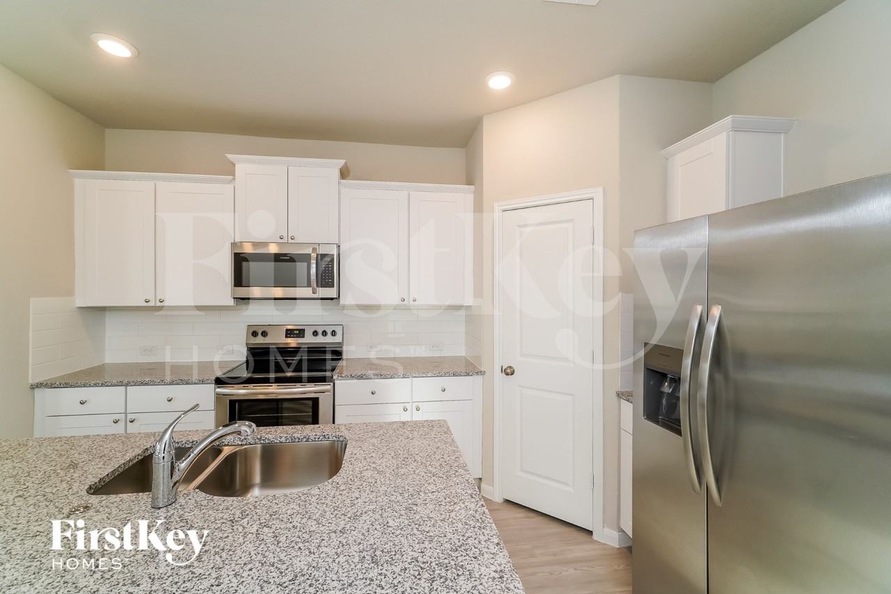 2704 La Mundial St - Photo 7 of 15