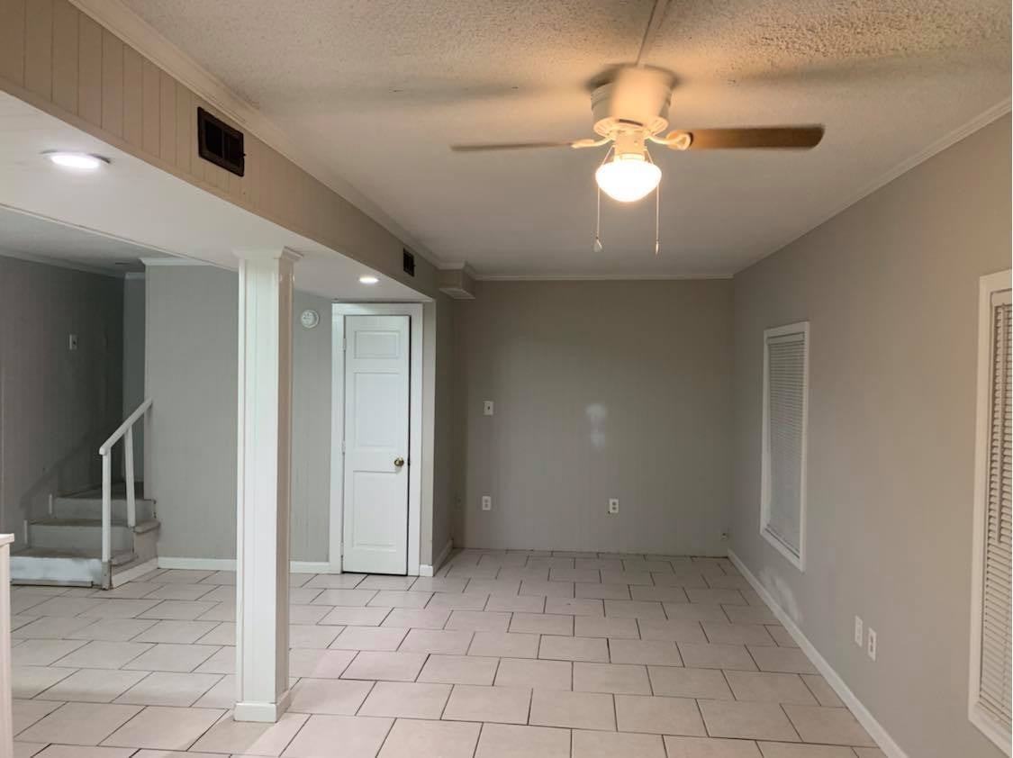 903 W Walnut St - Photo 3 of 9