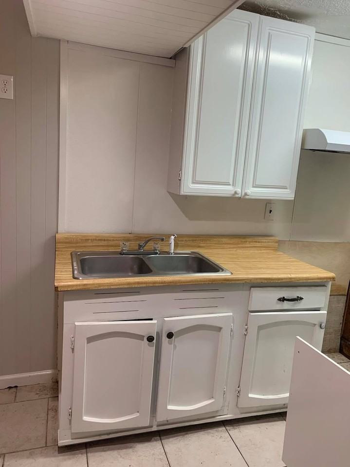 903 W Walnut St - Photo 5 of 9