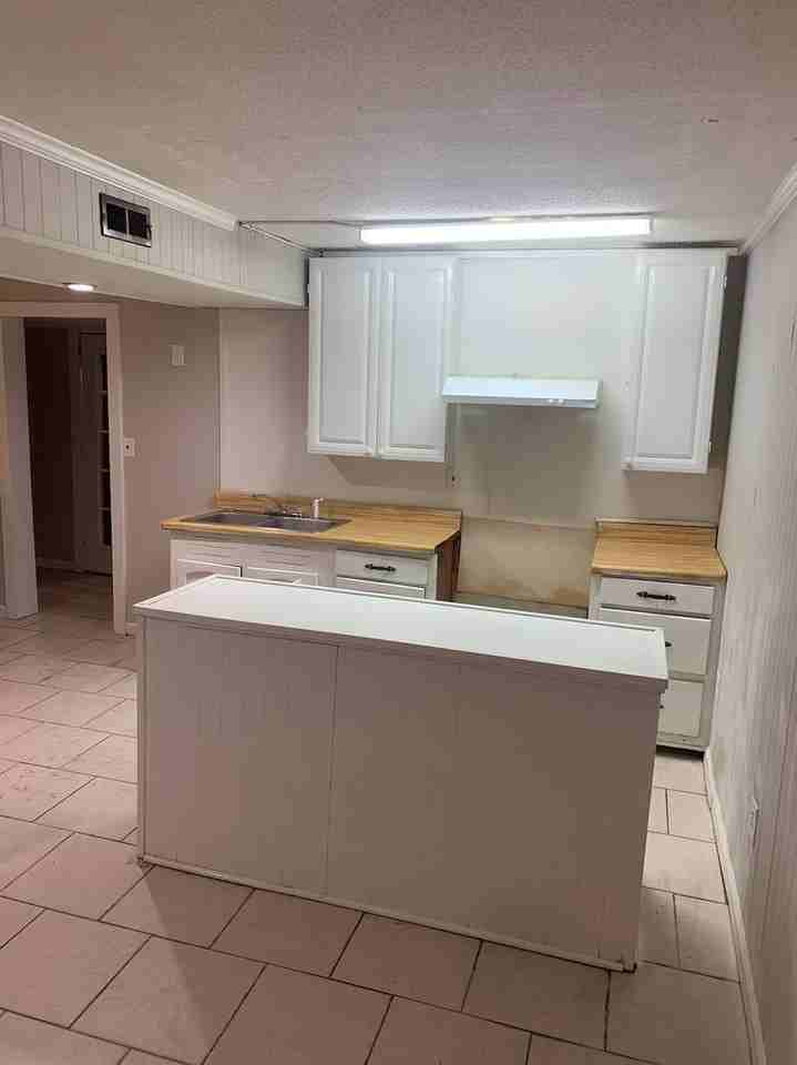 903 W Walnut St - Photo 6 of 9