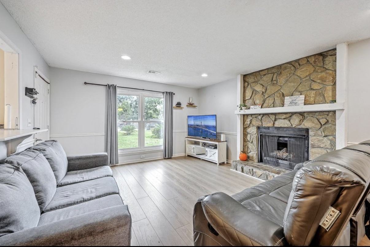 1841 Sundancer Ln - Photo 4 of 24