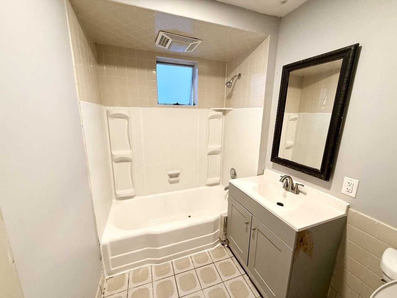 1809 60th St - Photo 2 of 8