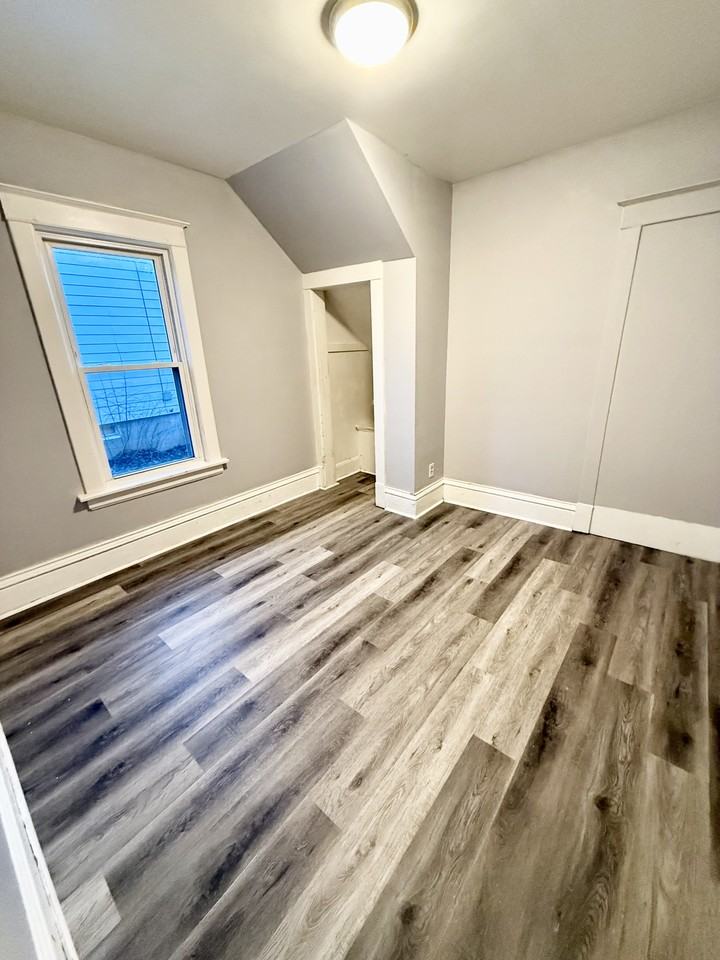 1809 60th St - Photo 4 of 8