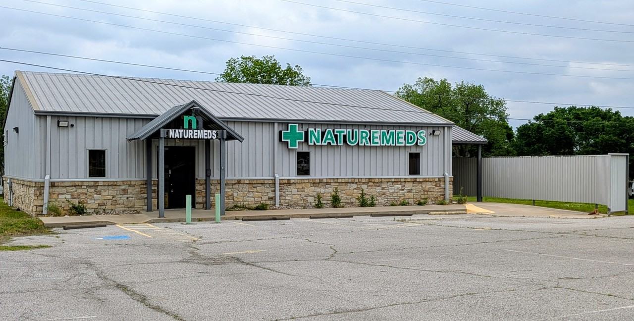 1106 S Commerce St - Photo 2 of 13