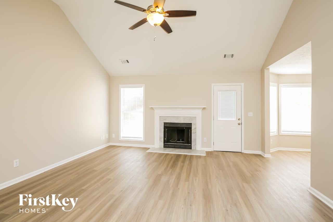 1510 Smoke Hill Dr - Photo 3 of 15