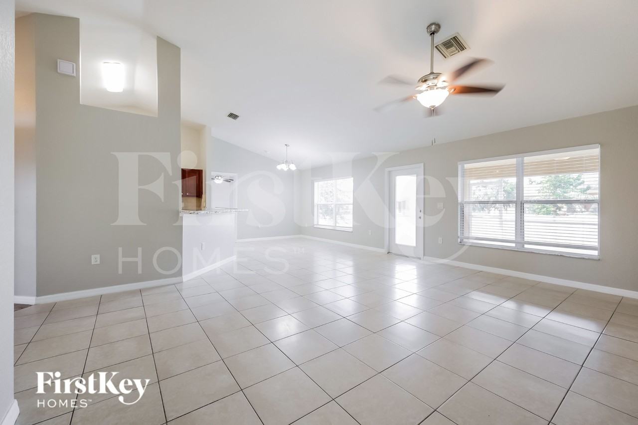 414 Willowbrook Dr - Photo 3 of 18