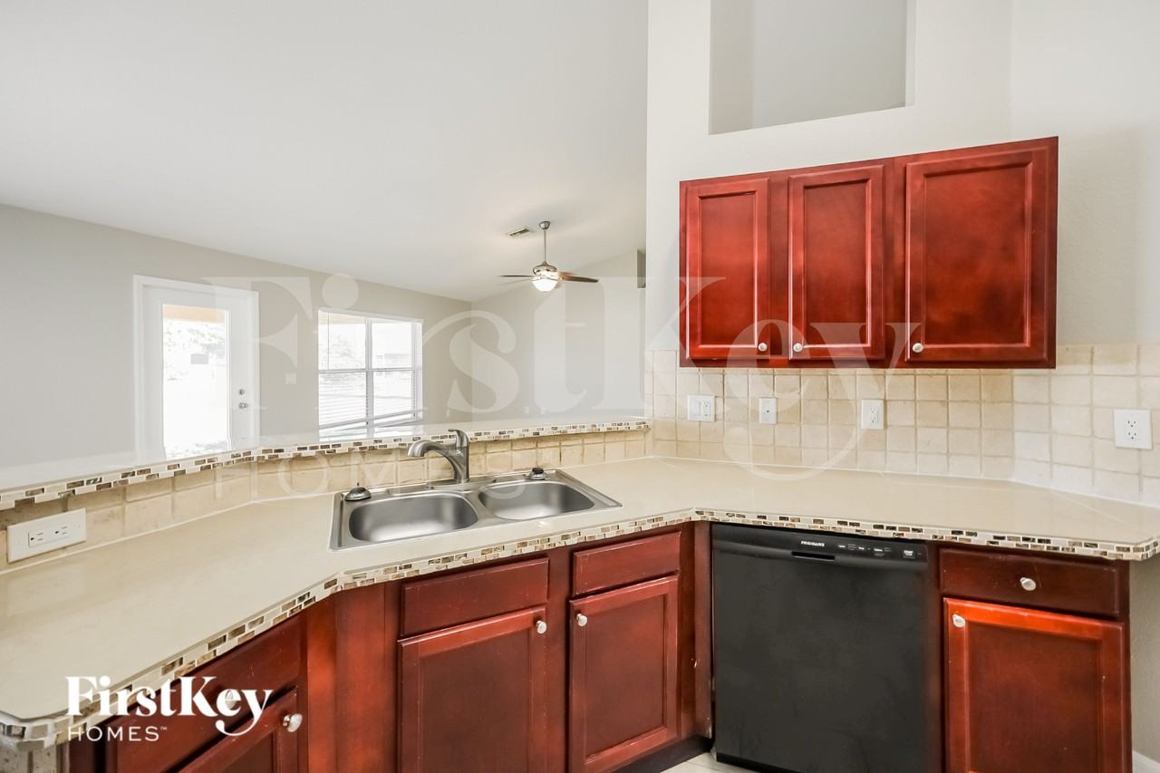 414 Willowbrook Dr - Photo 7 of 18