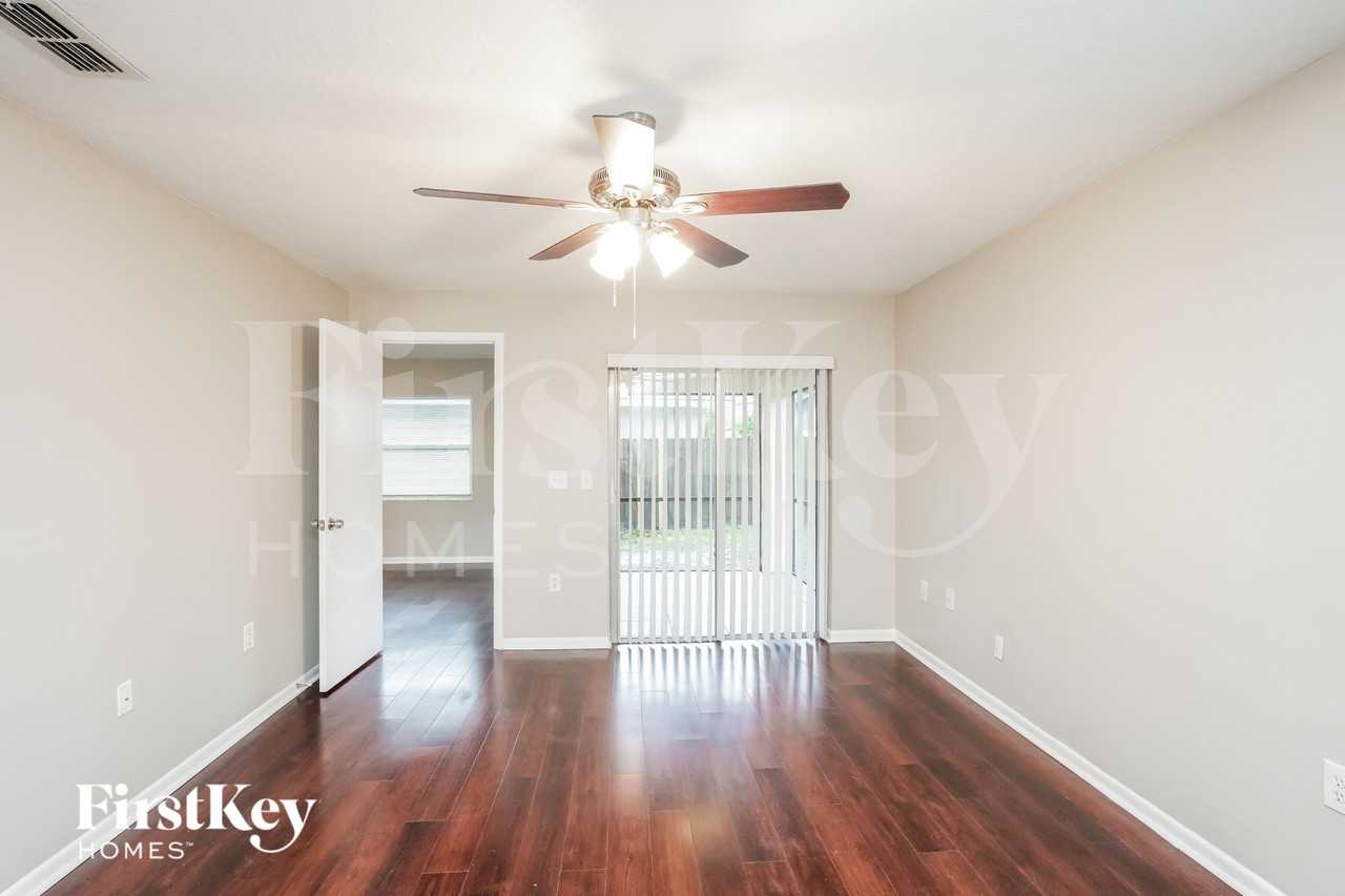 10625 Wyndcliff Dr - Photo 3 of 15