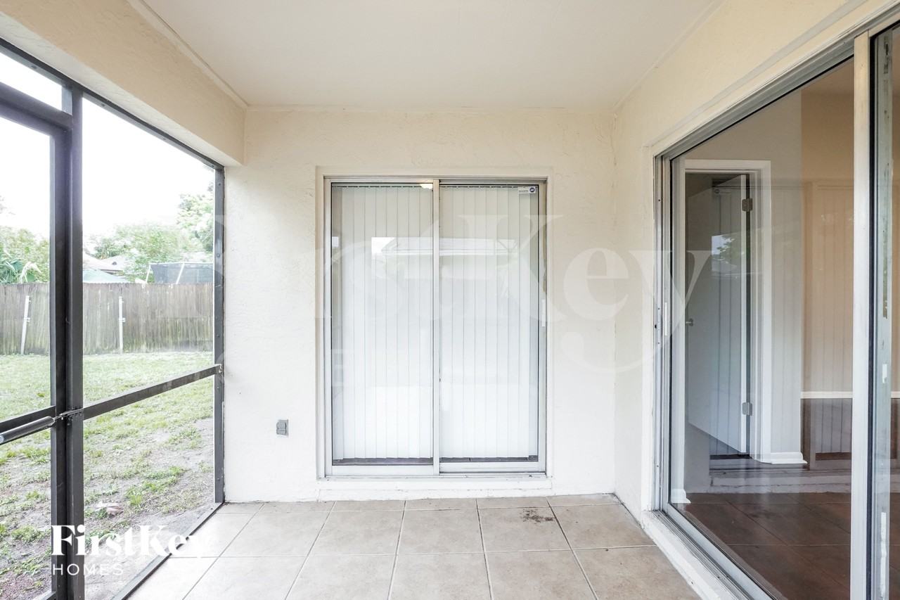 10625 Wyndcliff Dr - Photo 6 of 15