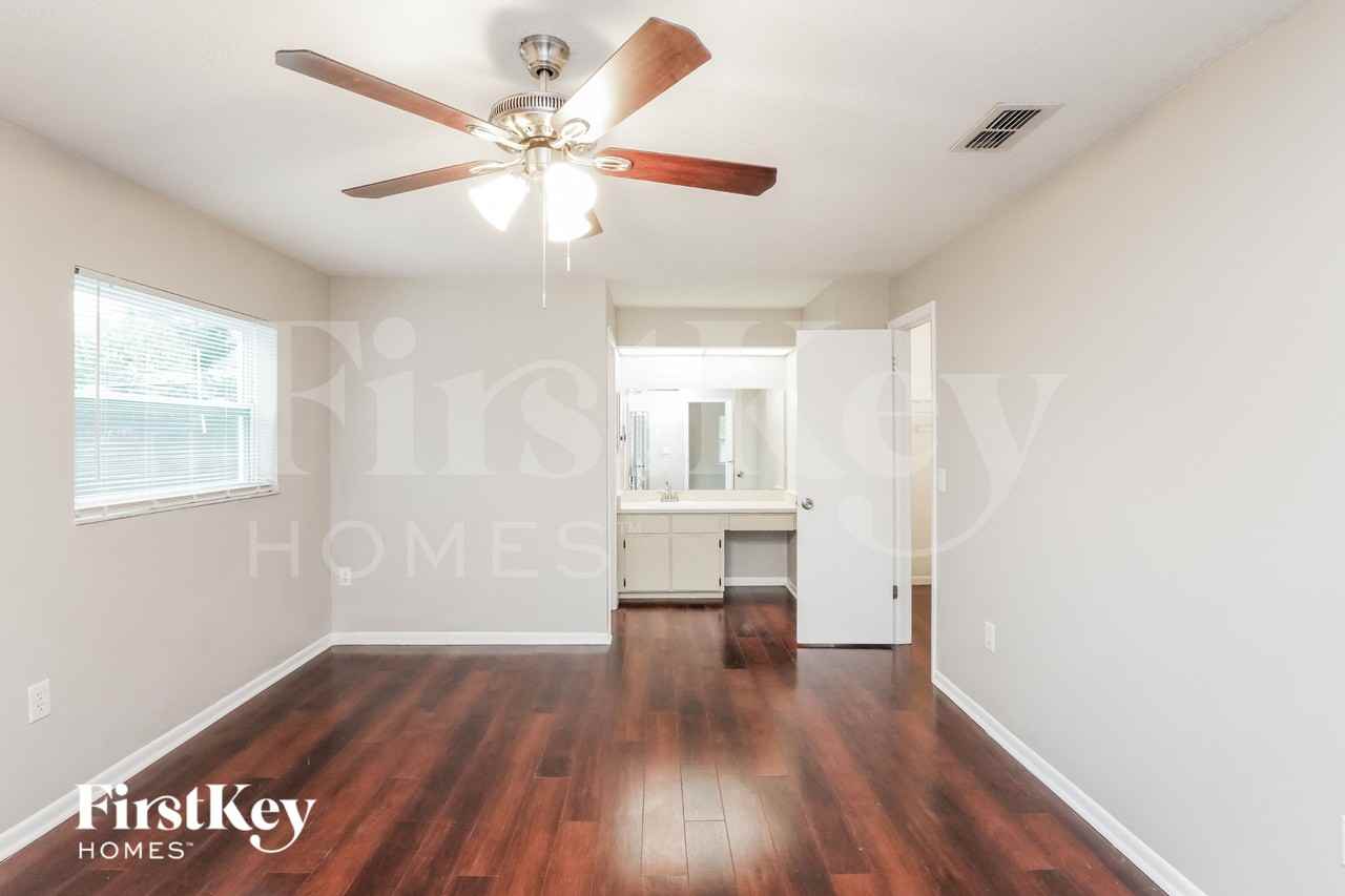 10625 Wyndcliff Dr - Photo 7 of 15