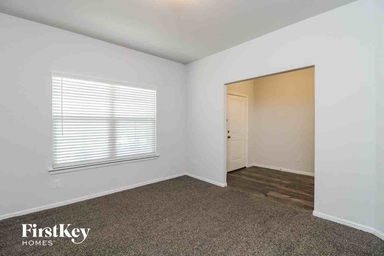 4701 Feltleaf Ave - Photo 4 of 15