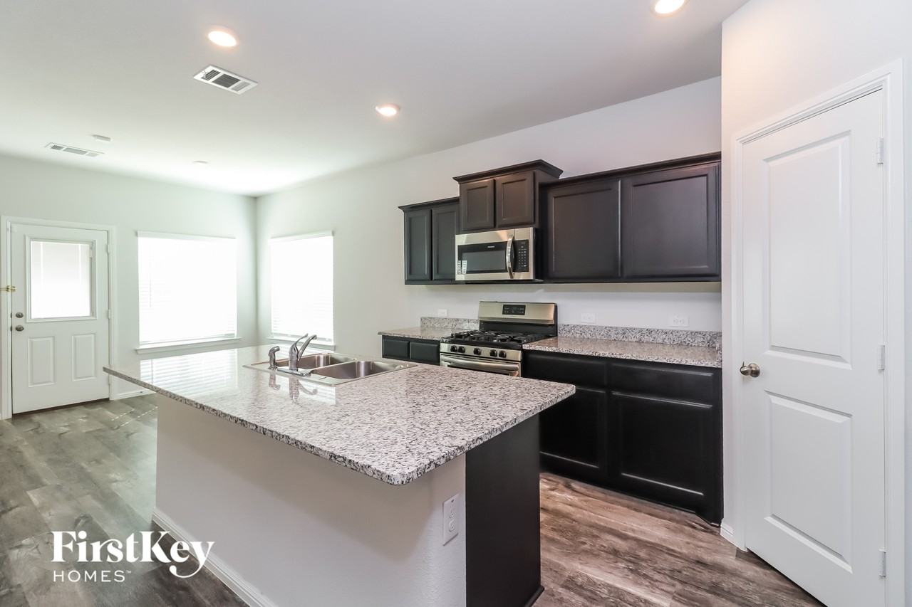 4701 Feltleaf Ave - Photo 5 of 15