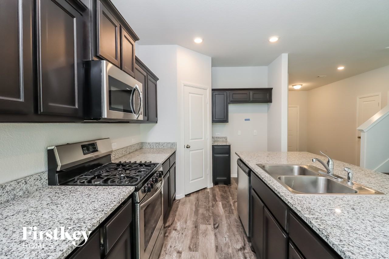 4701 Feltleaf Ave - Photo 6 of 15