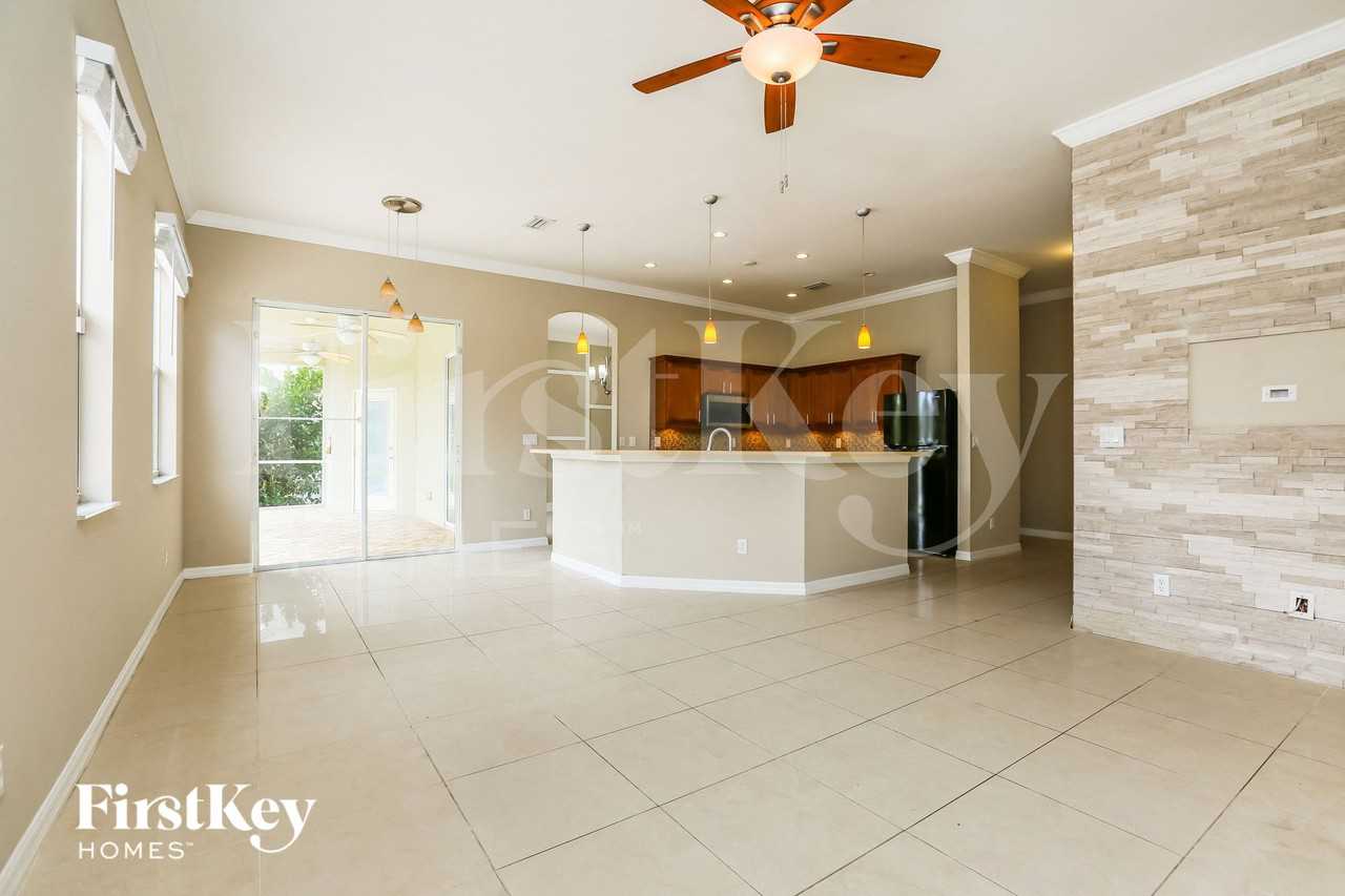 2611 20th St W - Photo 4 of 15