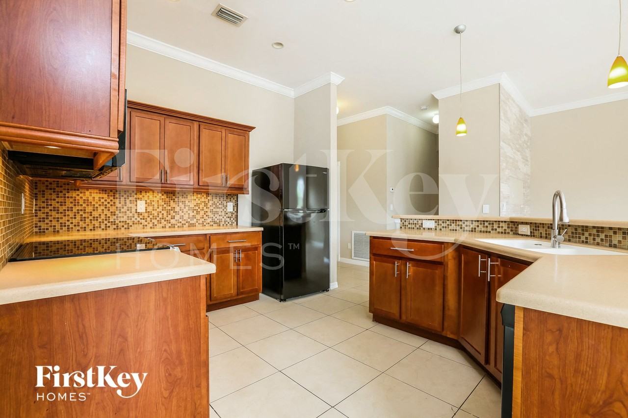 2611 20th St W - Photo 6 of 15