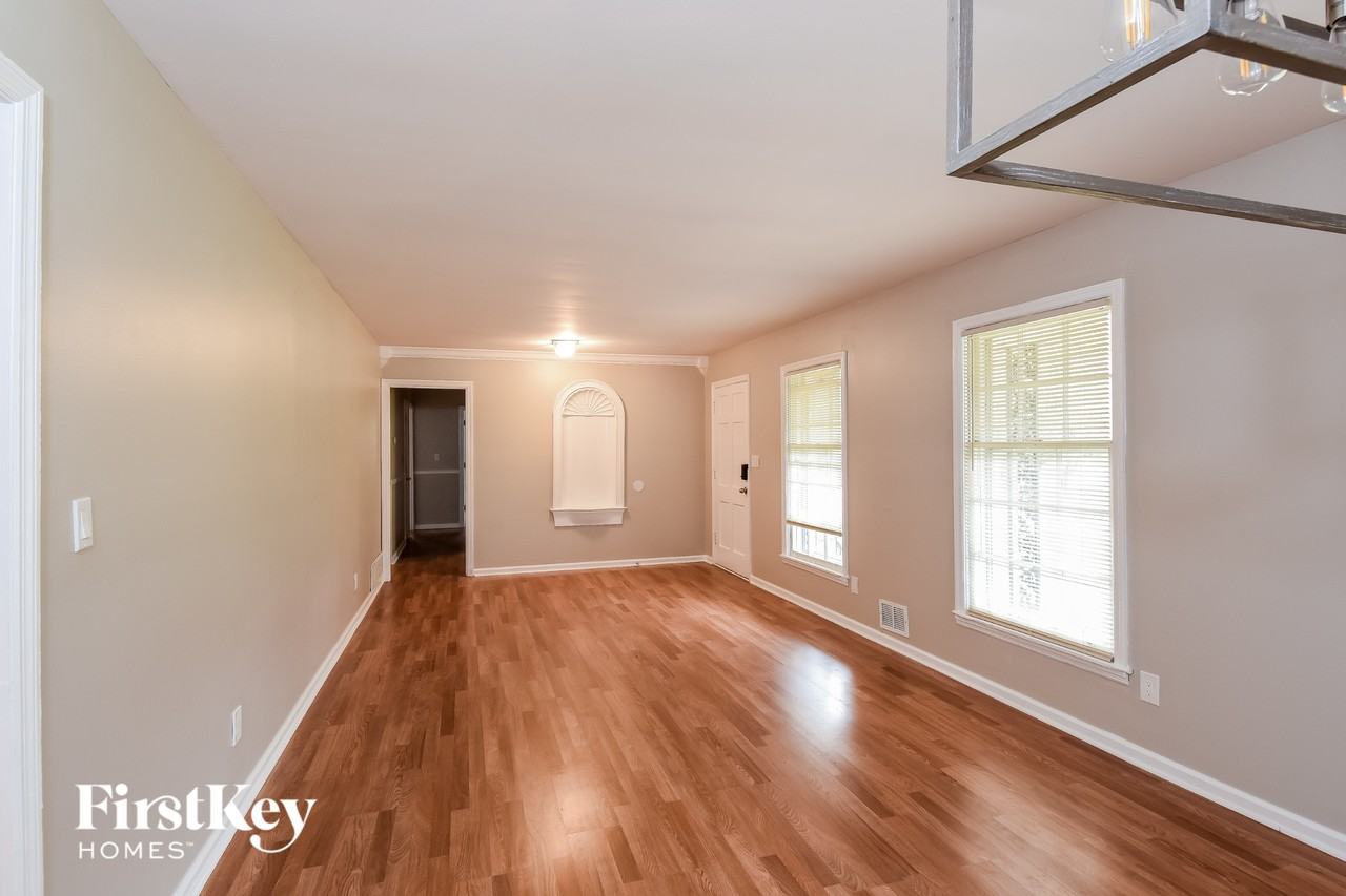 1917 Annette Ln - Photo 4 of 15