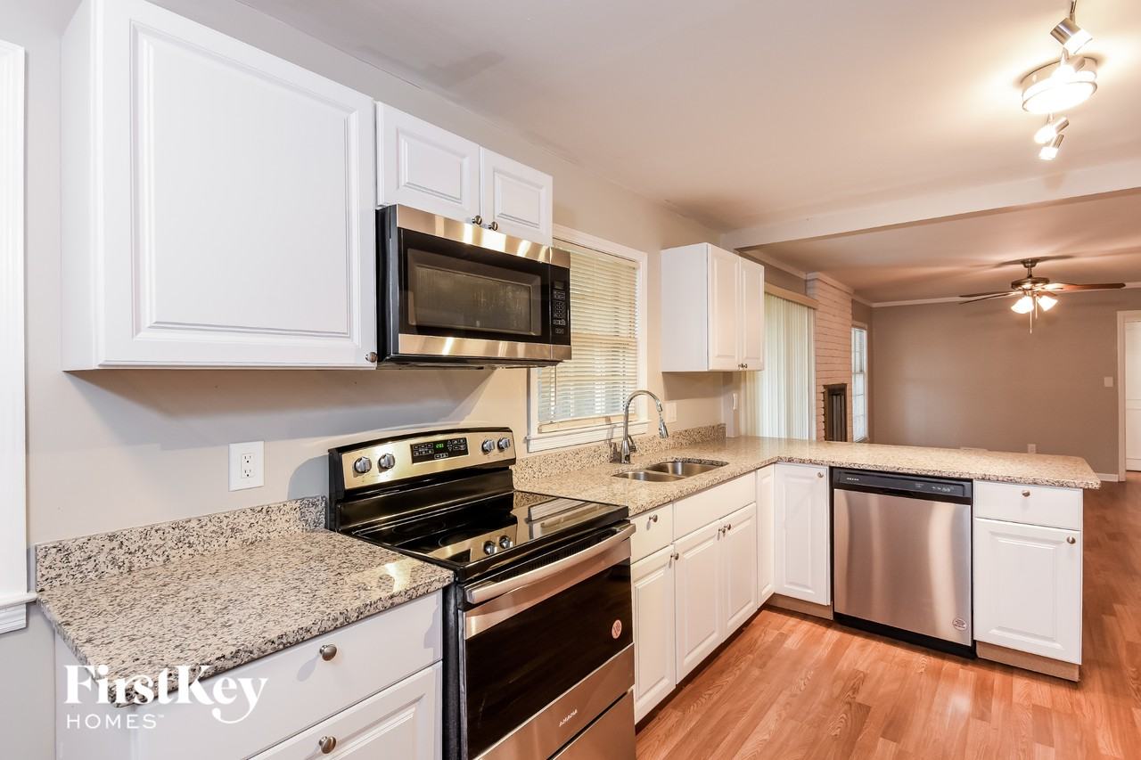 1917 Annette Ln - Photo 6 of 15