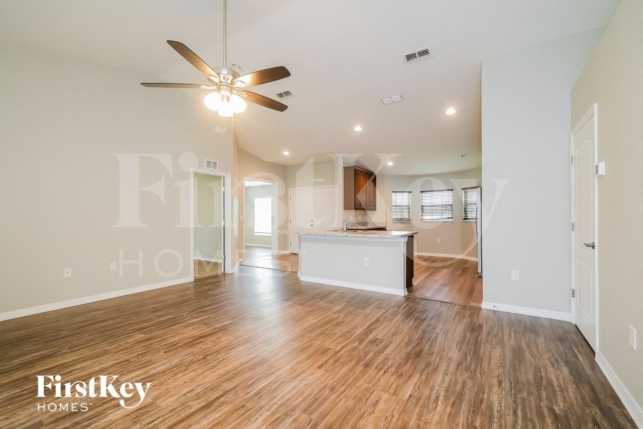 109 Solis Dr - Photo 3 of 15